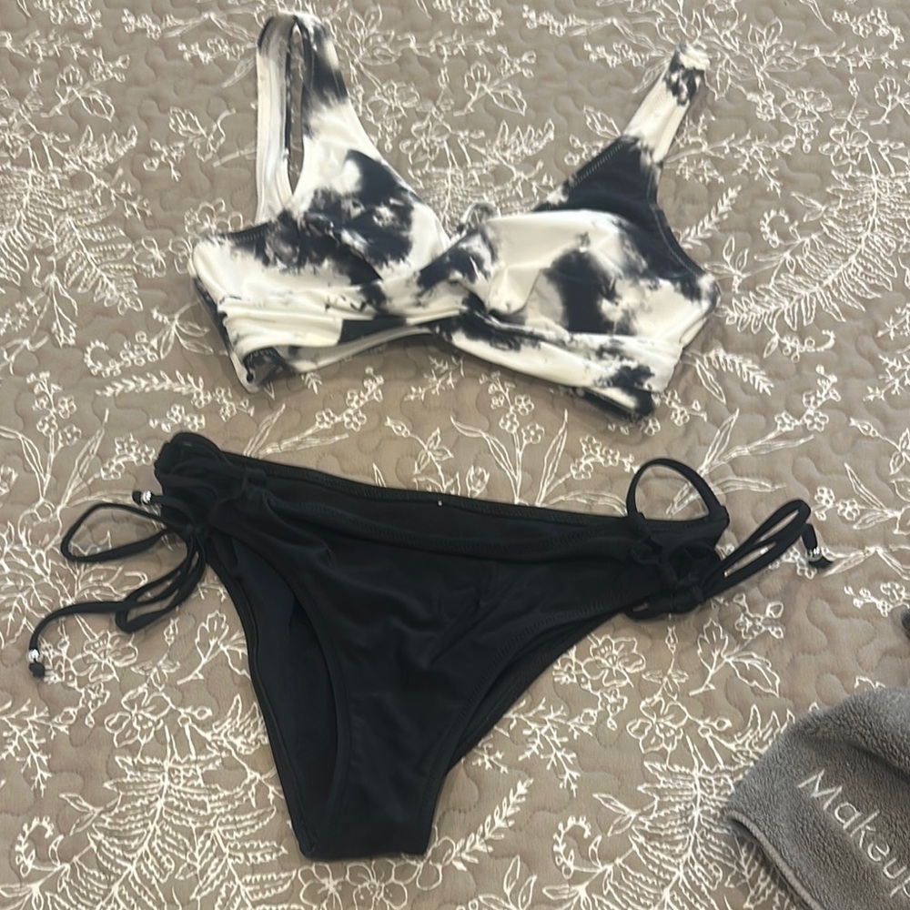 Cupshe Black and White Bikini Set